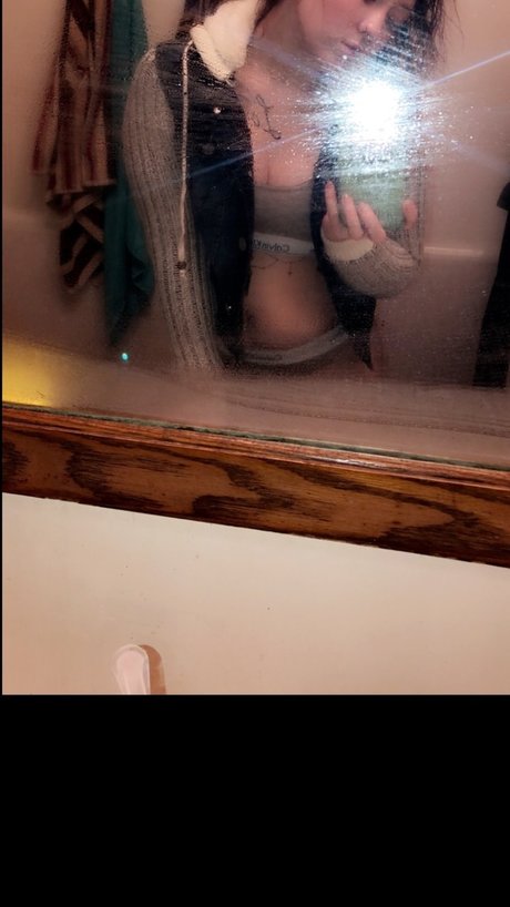 Nacktes geleaktes OnlyFans-Foto von Melzie