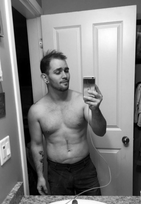 Nacktes geleaktes OnlyFans-Foto von Michael