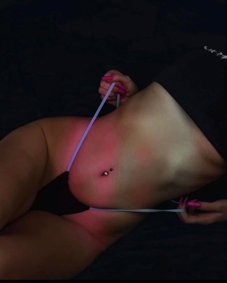 Nacktes geleaktes OnlyFans-Foto von Mia