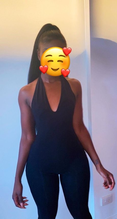 Nacktes geleaktes OnlyFans-Foto von Mey Milan