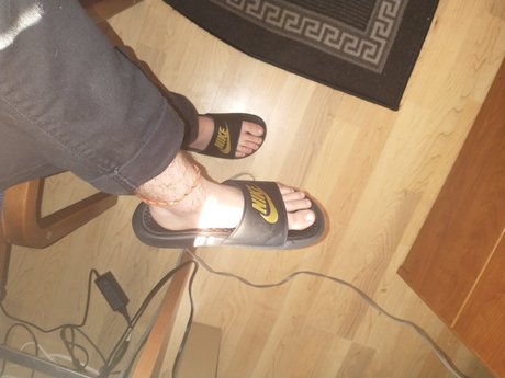 Nacktes geleaktes OnlyFans-Foto von Feet Daddy