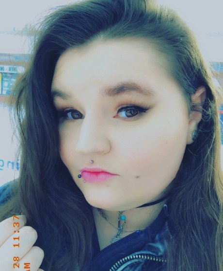 Nacktes geleaktes OnlyFans-Foto von Sunny Carrier
