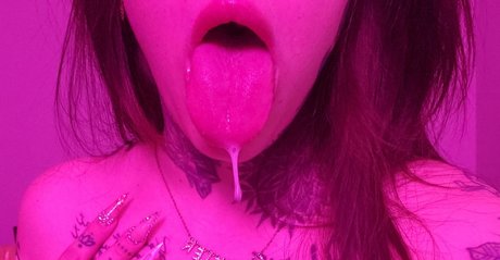 Nacktes geleaktes OnlyFans-Foto von Mommy