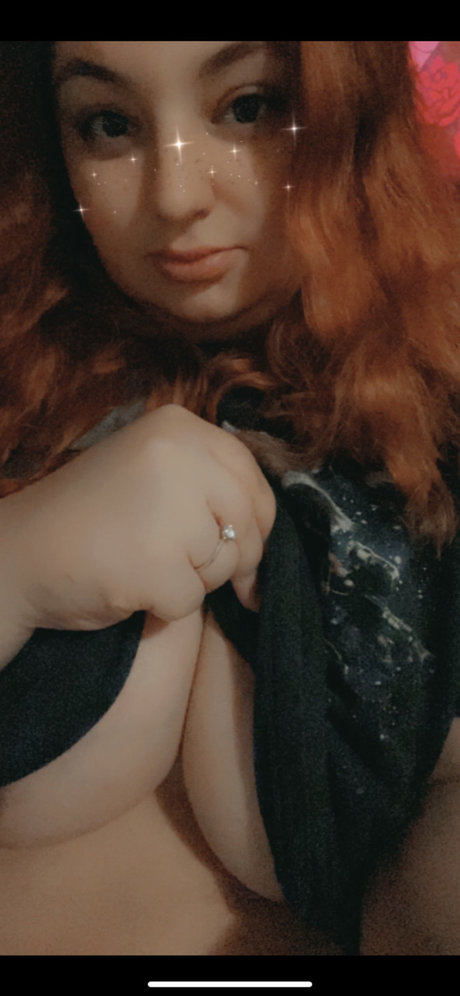 Nacktes geleaktes OnlyFans-Foto von Mommy