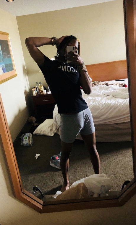 Nacktes geleaktes OnlyFans-Foto von Mlemdna