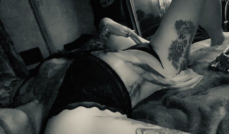 Nacktes geleaktes OnlyFans-Foto von Mixie