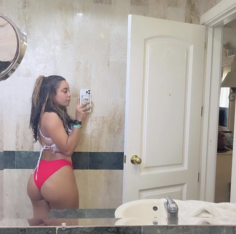 Nacktes geleaktes OnlyFans-Foto von Naly