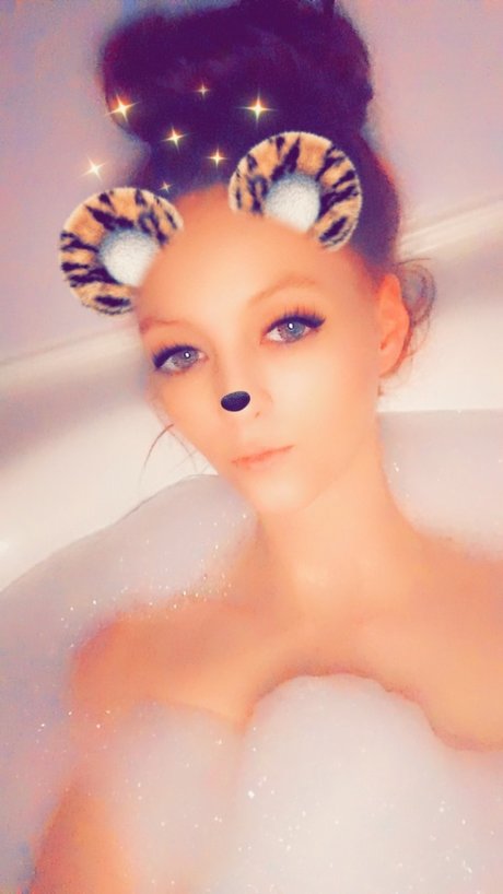Nacktes geleaktes OnlyFans-Foto von Nai
