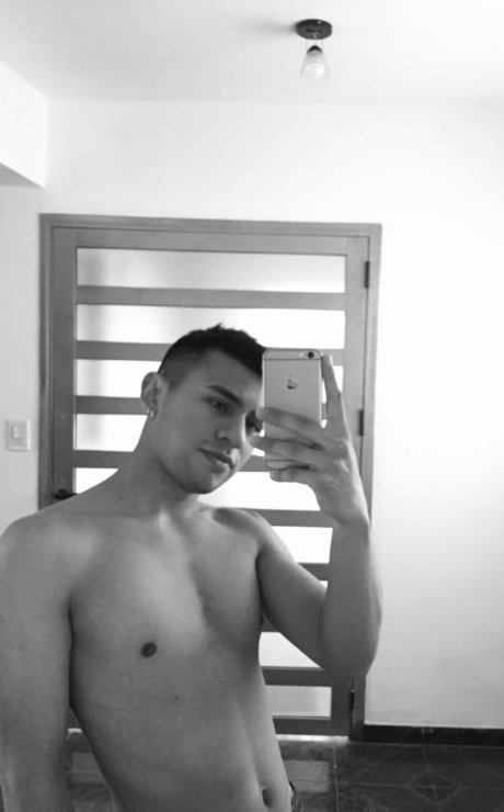 Nacktes geleaktes OnlyFans-Foto von Nahufree