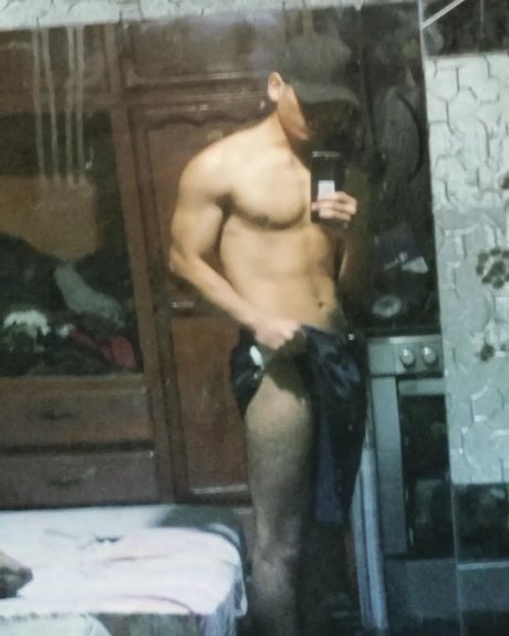 Nacktes geleaktes OnlyFans-Foto von Mazzimo Montana
