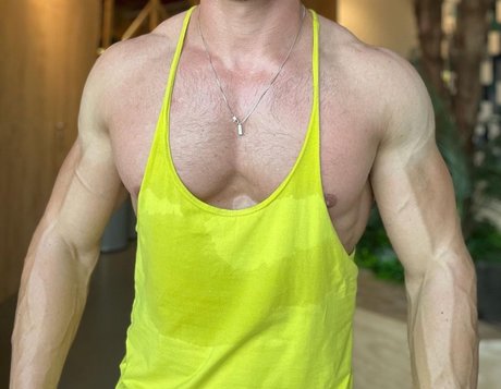 Nacktes geleaktes OnlyFans-Foto von Gianni Muscle Guy