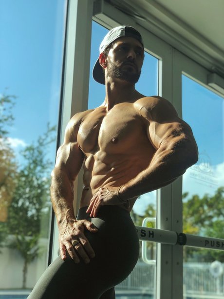 Nacktes geleaktes OnlyFans-Foto von Musclebuttguy