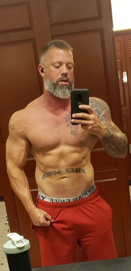 Nacktes geleaktes OnlyFans-Foto von Muscledad84