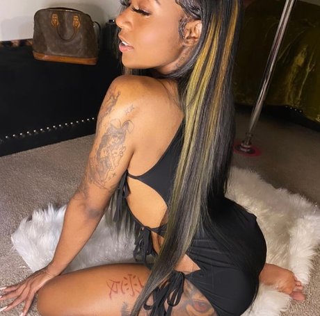Nacktes geleaktes OnlyFans-Foto von Mulan