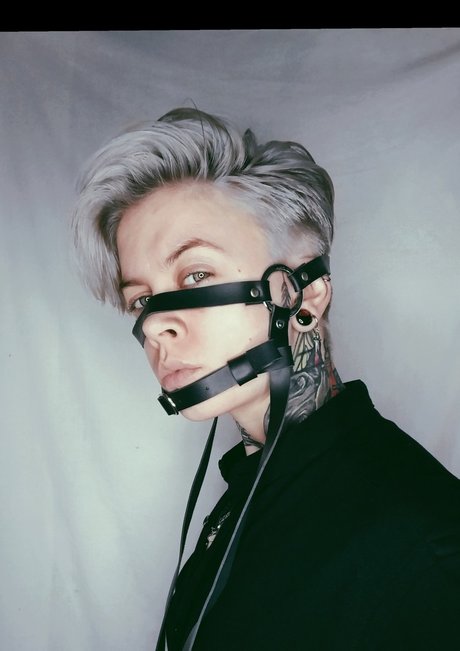Nacktes geleaktes OnlyFans-Foto von Frida Red