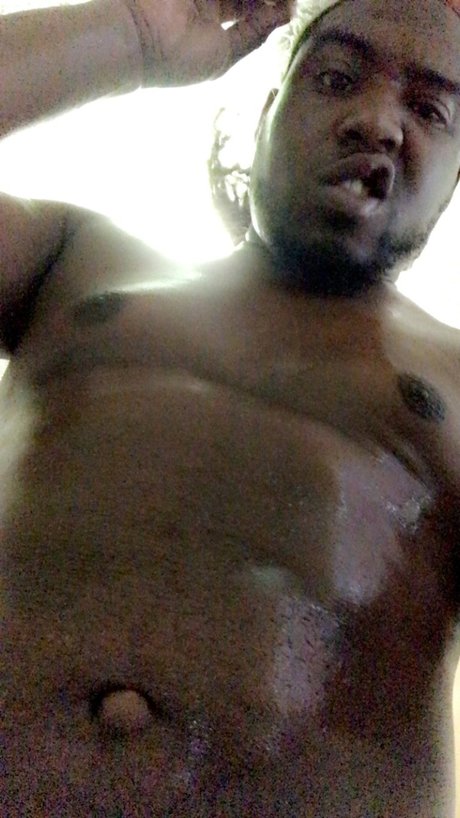 Nacktes geleaktes OnlyFans-Foto von Mrshinebright