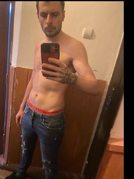 Nacktes geleaktes OnlyFans-Foto von Ciprian