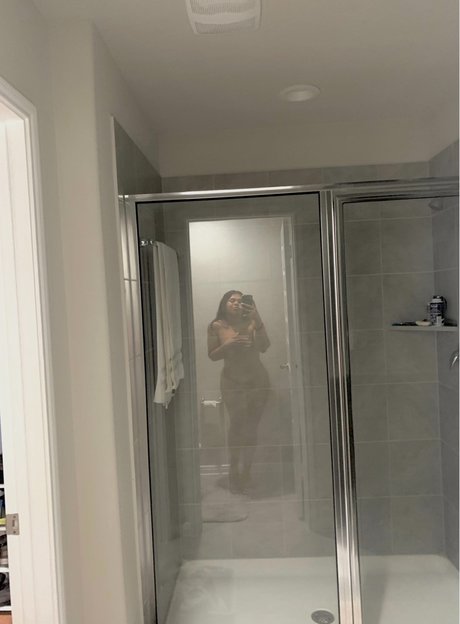 Nacktes geleaktes OnlyFans-Foto von Kitana