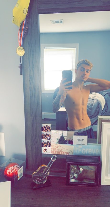 Nacktes geleaktes OnlyFans-Foto von Nicky Lomuto