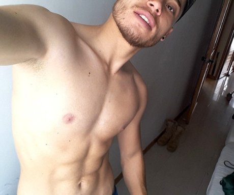 Nacktes geleaktes OnlyFans-Foto von Nico E