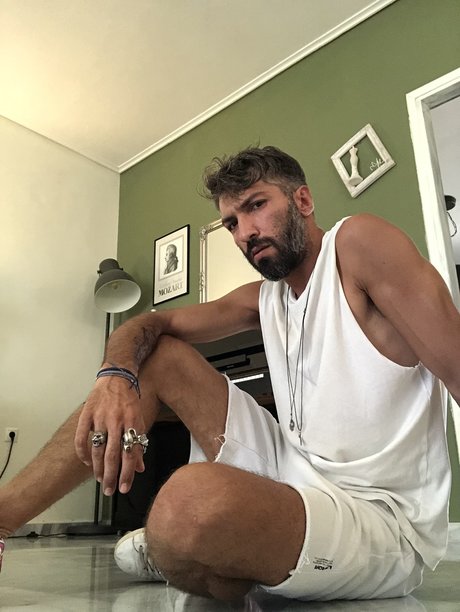 Nacktes geleaktes OnlyFans-Foto von Nikos Gkarmpos