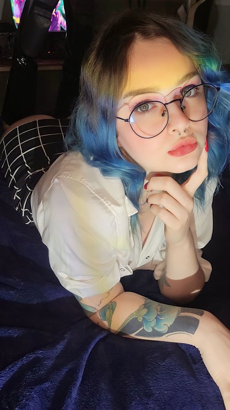 Nacktes geleaktes OnlyFans-Foto von Neon Dolll