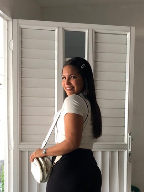 Nacktes geleaktes OnlyFans-Foto von Nazeris Karime