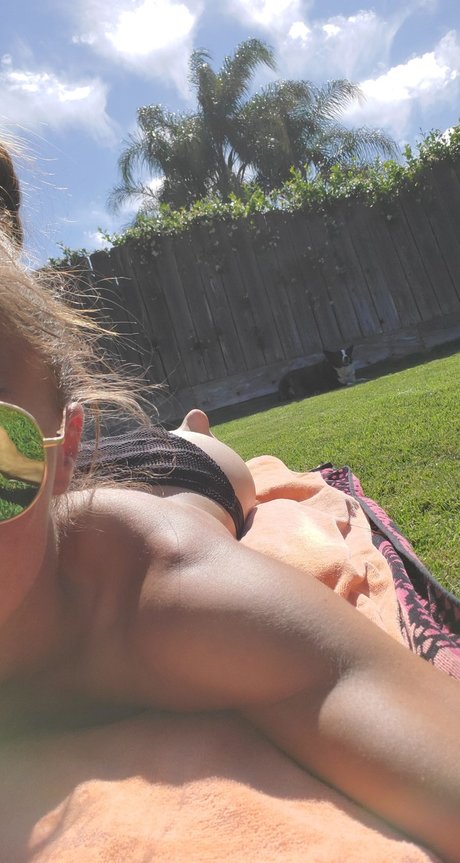 Nacktes geleaktes OnlyFans-Foto von Ariel Saint
