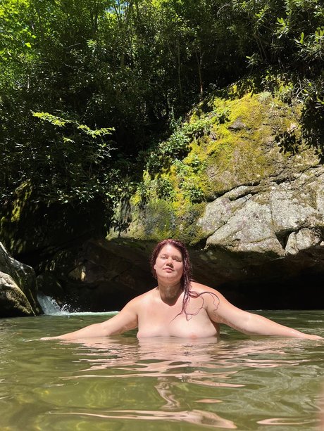 Nacktes geleaktes OnlyFans-Foto von Nature Nina