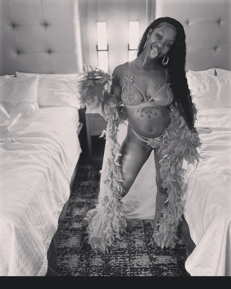 Nacktes geleaktes OnlyFans-Foto von Naomi Bell