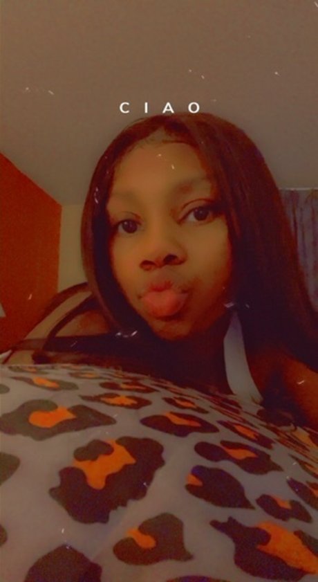 Nacktes geleaktes OnlyFans-Foto von Nana