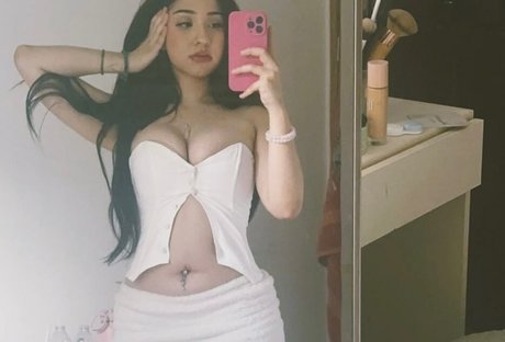 Nacktes geleaktes OnlyFans-Foto von Amateur Latina Lazlye