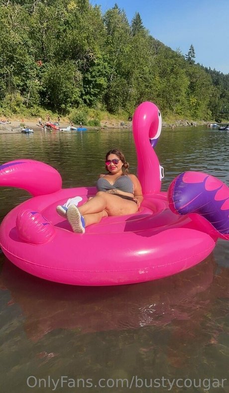 Nacktes geleaktes OnlyFans-Foto von Bustycougar