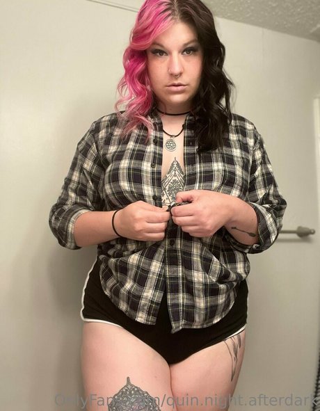 Nacktes geleaktes OnlyFans-Foto von Quinnightafterdark