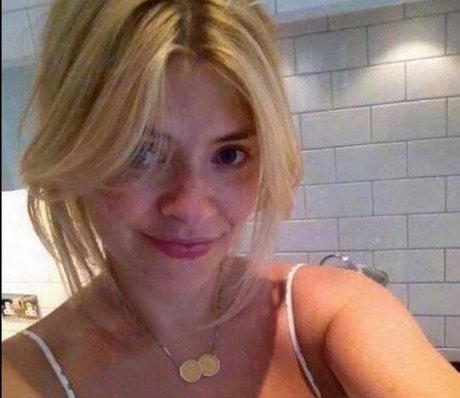 Nacktes geleaktes OnlyFans-Foto von Holly Willoughby
