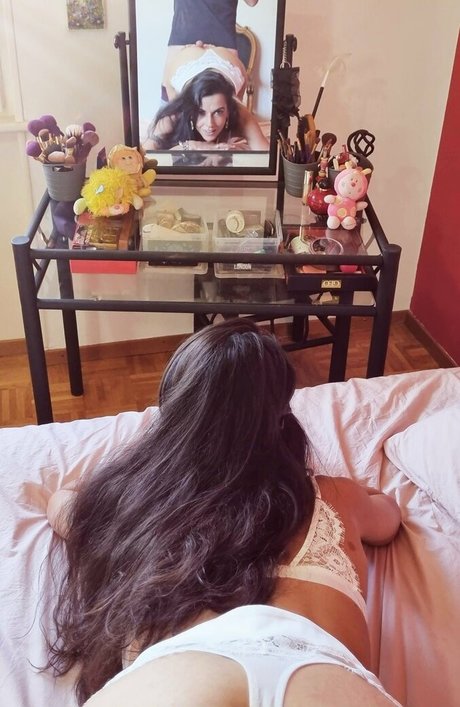 Nacktes geleaktes OnlyFans-Foto von Loucharmellefree