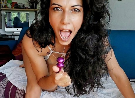 Nacktes geleaktes OnlyFans-Foto von Loucharmellefree