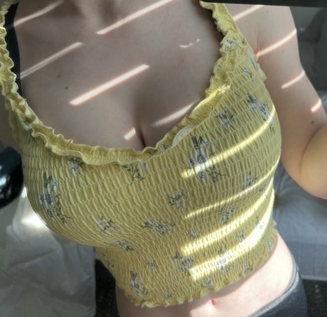 Nacktes geleaktes OnlyFans-Foto von Emiyuh