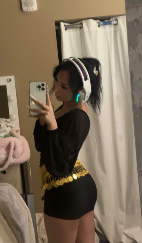 Nacktes geleaktes OnlyFans-Foto von Samantha Yang Hmong