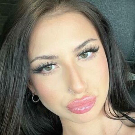 Nacktes geleaktes OnlyFans-Foto von Chayabree