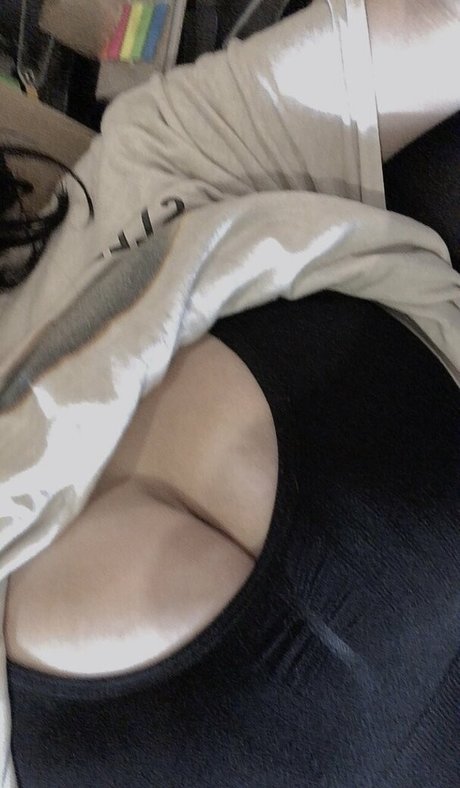 Nacktes geleaktes OnlyFans-Foto von Sareliii