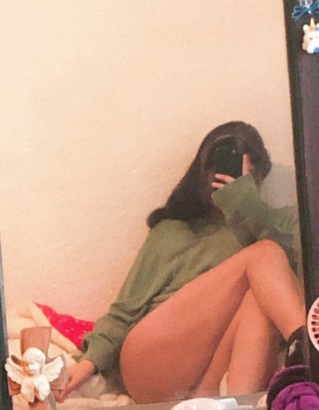 Nacktes geleaktes OnlyFans-Foto von Sareliii
