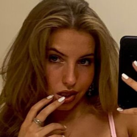 Nacktes geleaktes OnlyFans-Foto von Lelainaperezz