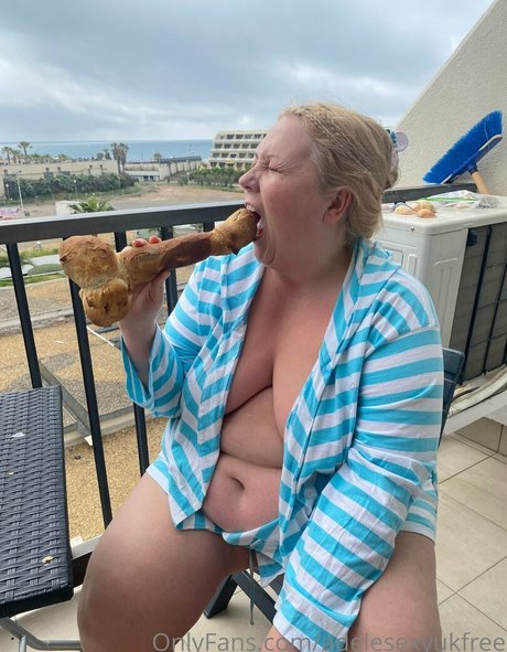 Nacktes geleaktes OnlyFans-Foto von Adelesexyukfree