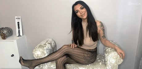 Nacktes geleaktes OnlyFans-Foto von Lingerie Lowdown