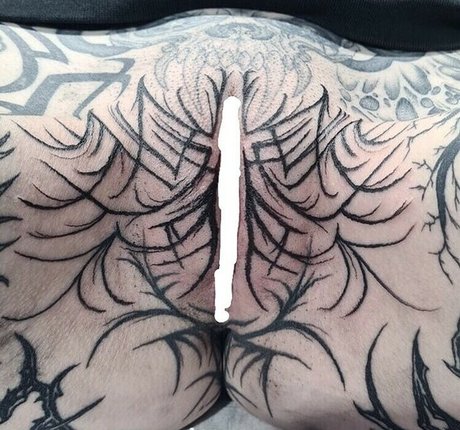 Nacktes geleaktes OnlyFans-Foto von Babyskeleton