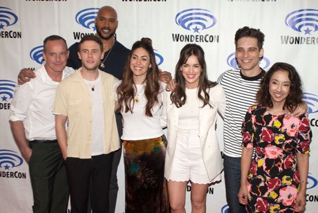 Nacktes geleaktes OnlyFans-Foto von Elizabeth Henstridge