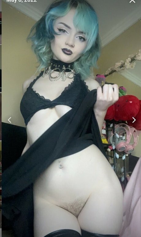Nacktes geleaktes OnlyFans-Foto von Shortemogf