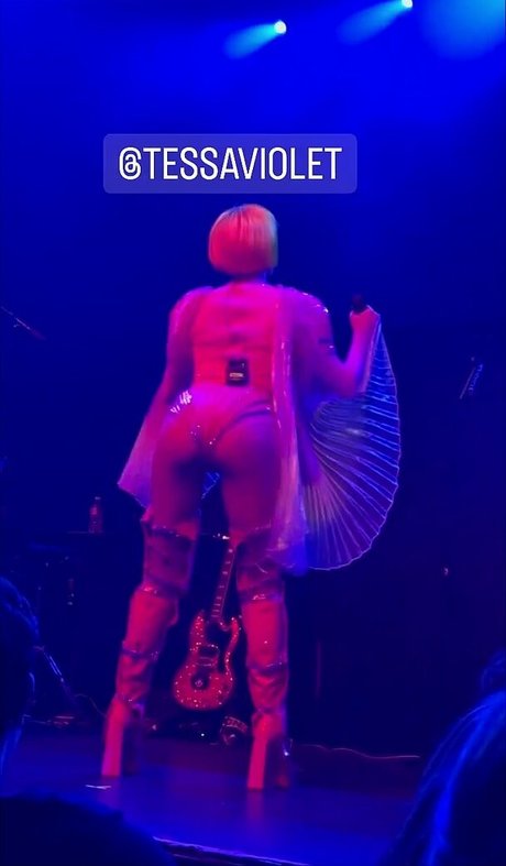 Nacktes geleaktes OnlyFans-Foto von Tessa Violet