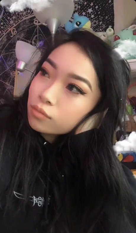 Nacktes geleaktes OnlyFans-Foto von Fruitypoppin